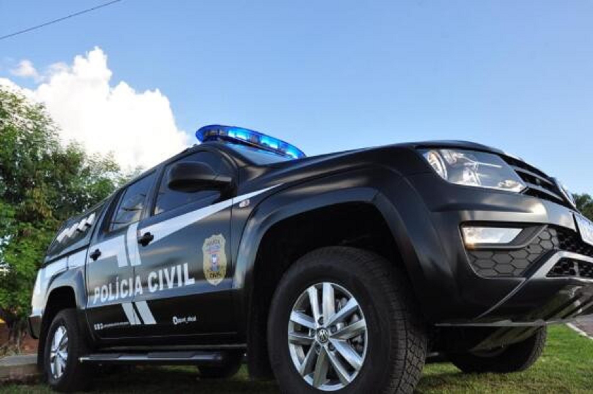 Mulher é vítima de estupro e chantagem por falsos líderes de organização criminosa Mulher é vítima de estupro e chantagem por falsos líderes de organização criminosa