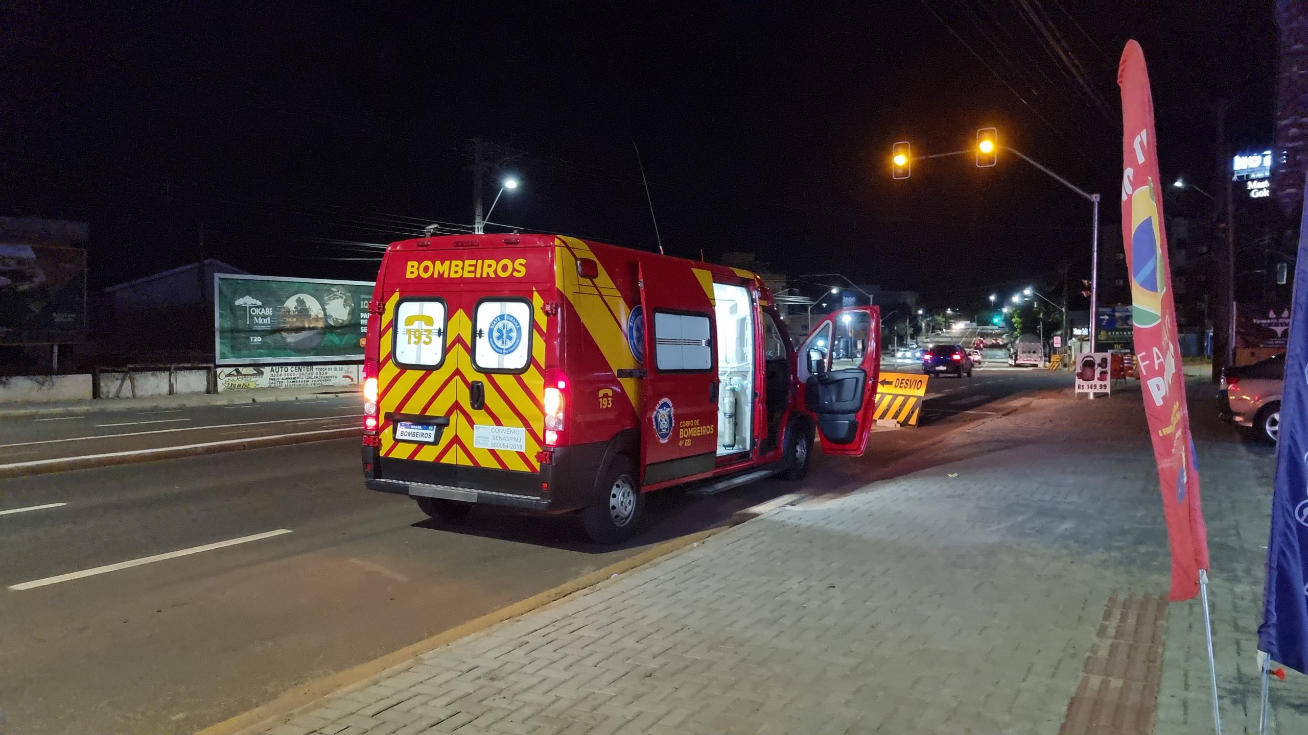 Ciclista sofre queda na Avenida Carlos Gomes e é socorrido pelo Siate