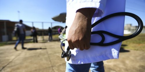 Apenas seis cursos de medicina têm nota máxima no Enade Imagem referente a Apenas seis cursos de medicina têm nota máxima no Enade