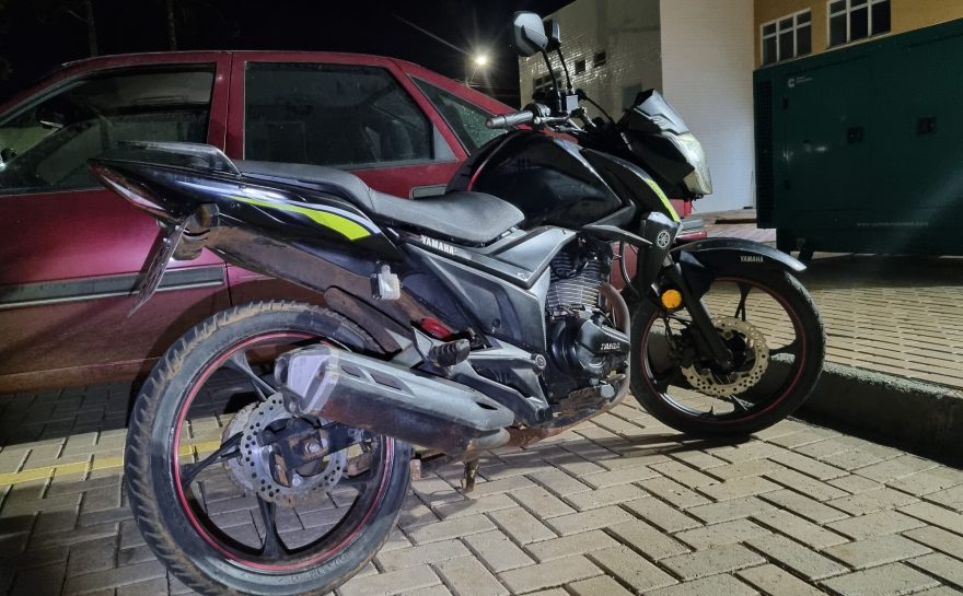 Choque recupera moto paraguaia “cabrita” abandonada na Barão do Rio Branco