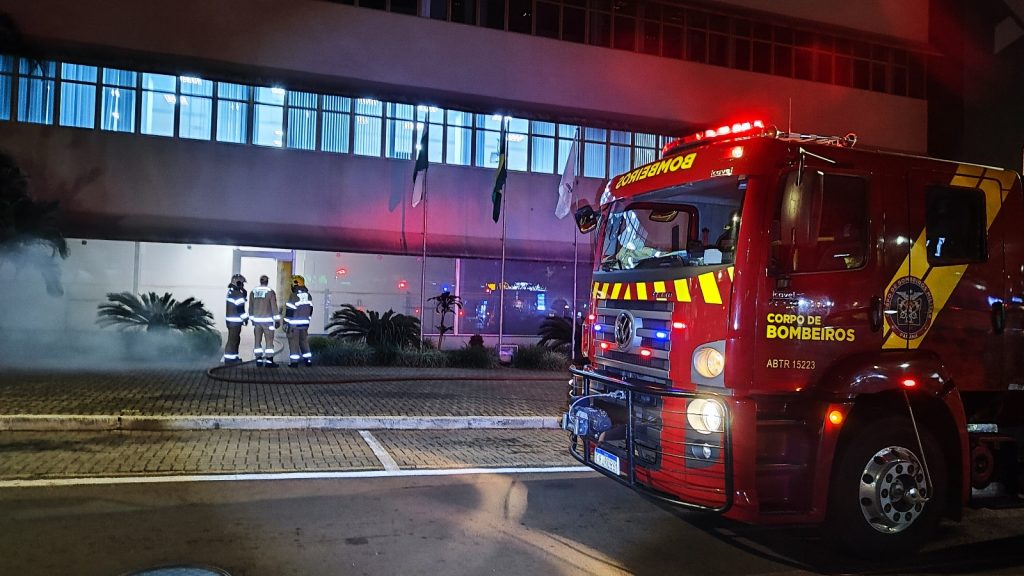 Fumaça em agência bancária mobiliza Corpo de Bombeiros e Polícia Militar no Centro