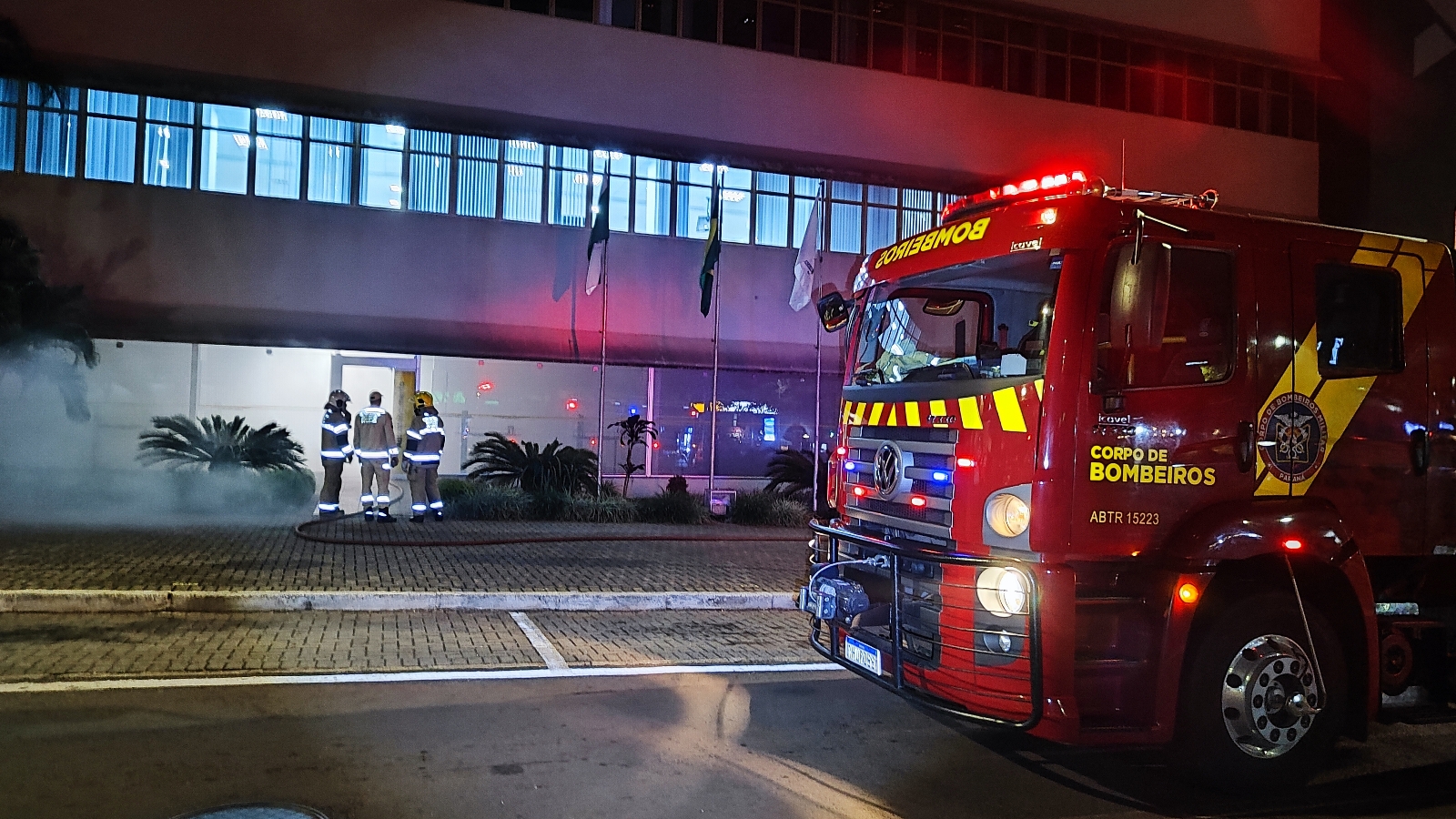 Fumaça em agência bancária mobiliza Corpo de Bombeiros e Polícia Militar no Centro