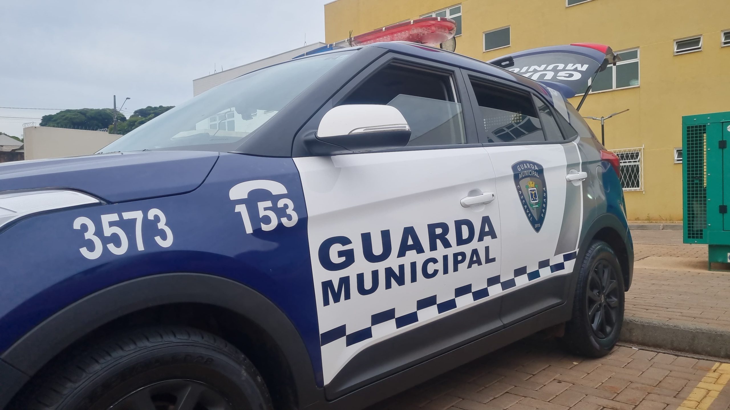 Morador de rua é preso após tentar matar companheira com paver em Cascavel