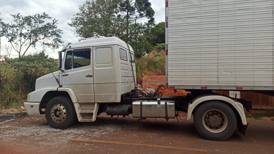 Carreta roubada é encontrada abandonada no Loteamento Belmonte e recuperada pela GM