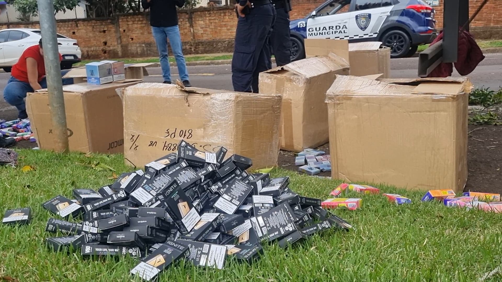 Guarda Municipal encontra mais de 5 mil cigarros eletrônicos em carreta recuperada após assalto