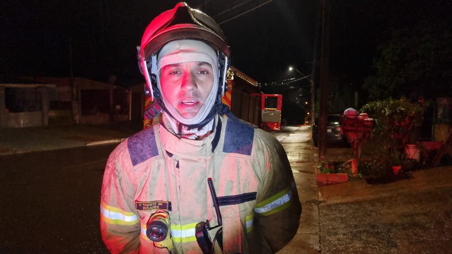 Incêndio teria começado na parte elétrica da casa, diz Tenente