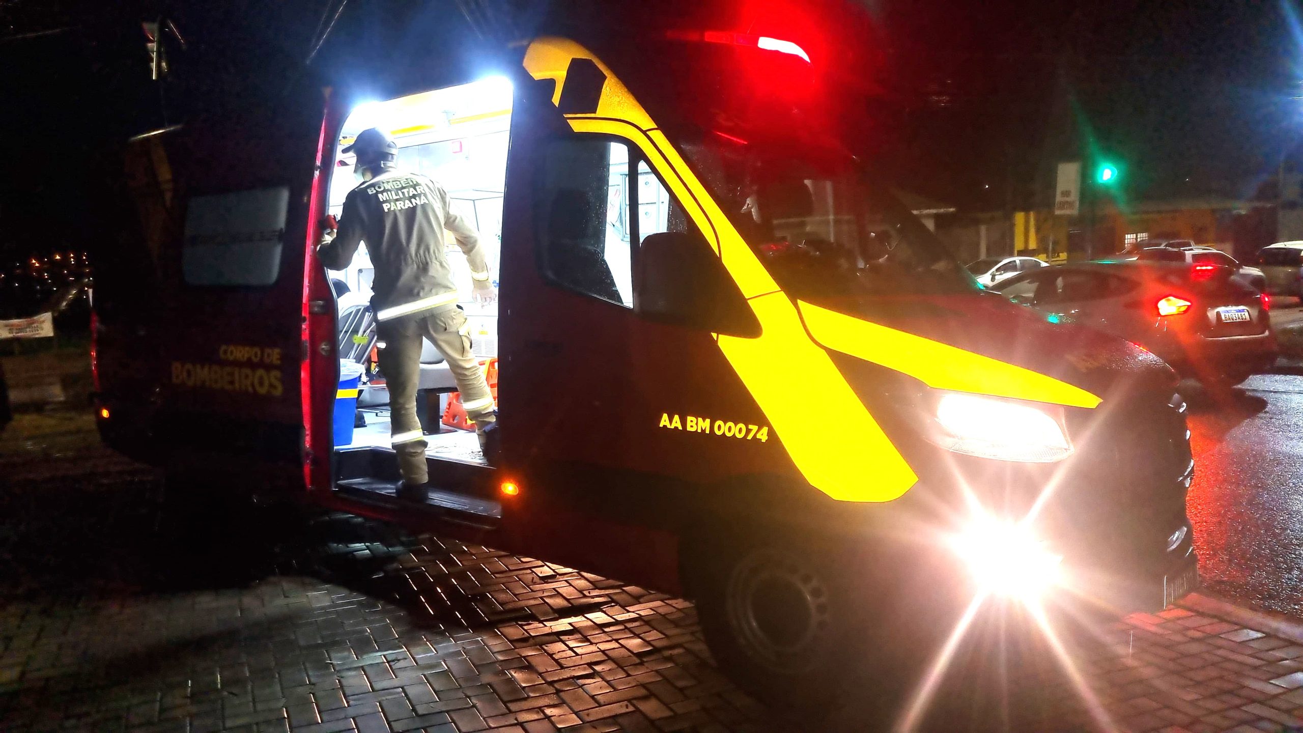Homem de 29 anos fica ferido em acidente entre motos