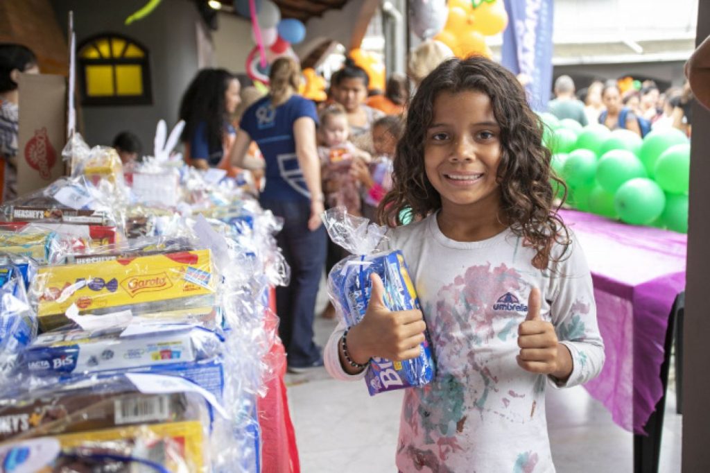 Páscoa Para Todos: Portos do Paraná presenteia 1.100 famílias de comunidades do Litoral Páscoa Para Todos: Portos do Paraná presenteia 1.100 famílias de comunidades do Litoral