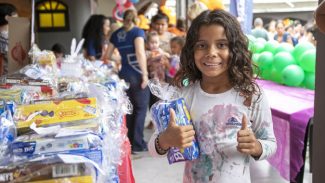 Páscoa Para Todos: Portos do Paraná presenteia 1.100 famílias de comunidades do Litoral