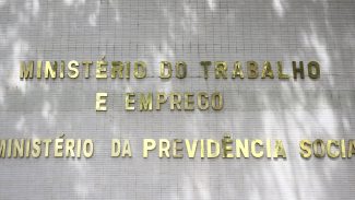 Médicos peritos do INSS voltam ao trabalho nesta segunda-feira