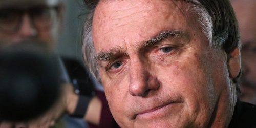 Após cirurgia, Bolsonaro segue na UTI sem previsão de alta Imagem referente a Após cirurgia, Bolsonaro segue na UTI sem previsão de alta