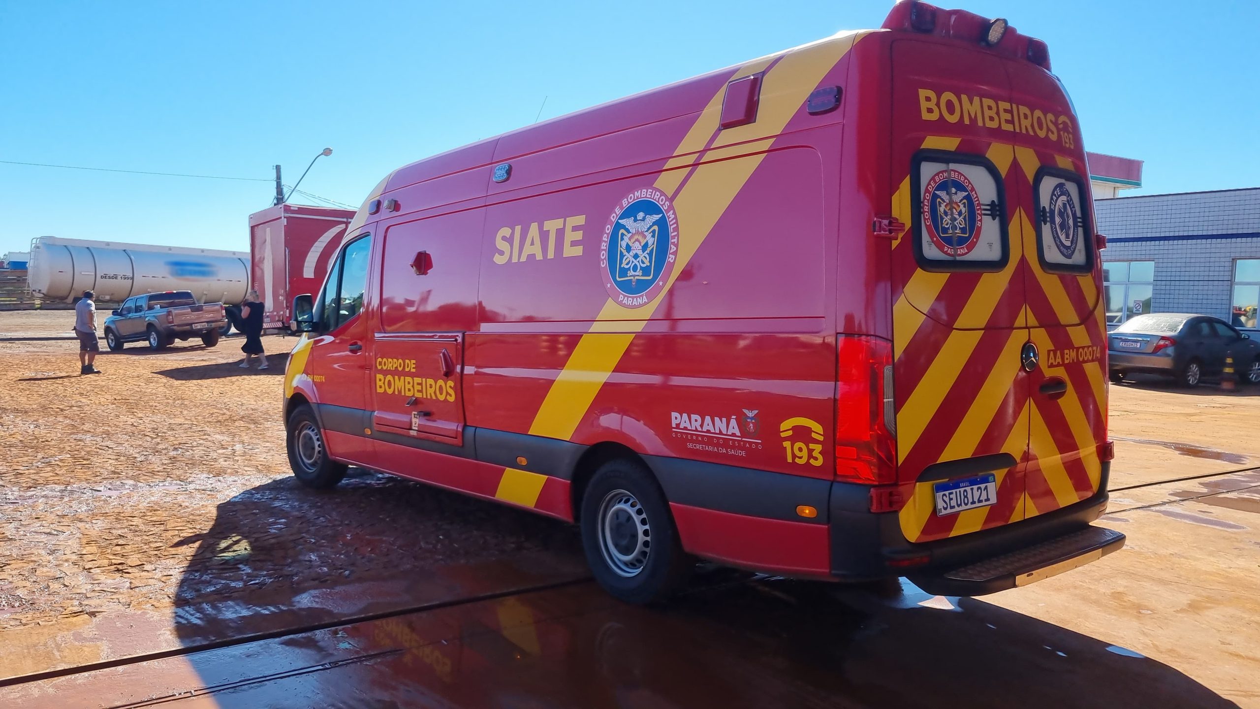 Homem é socorrido pelo Siate nas margens da BR-369, em Cascavel