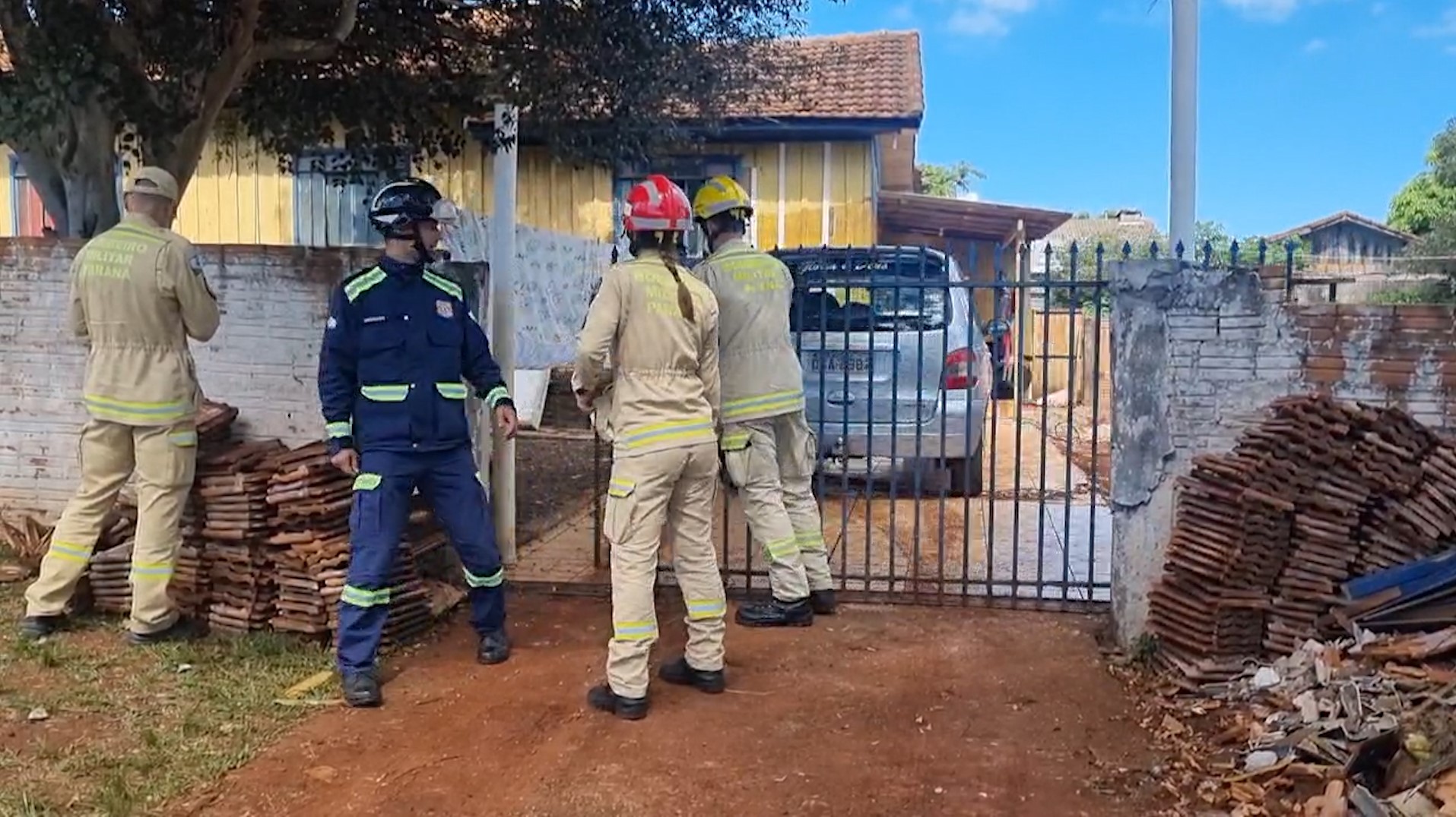 Homem se tranca dentro de carro no Coqueiral e Corpo de Bombeiros é mobilizado