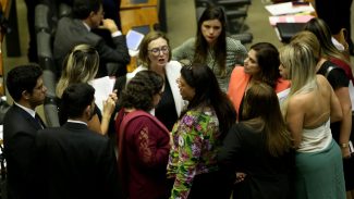 Mudança no Código Eleitoral reduz participação feminina, diz Oxfam