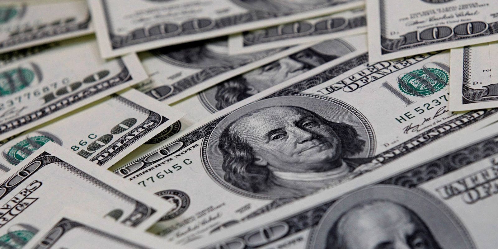 Dólar cai para R$ 5,85 após Trump isentar produtos eletrônicos Dólar cai para R$ 5,85 após Trump isentar produtos eletrônicos