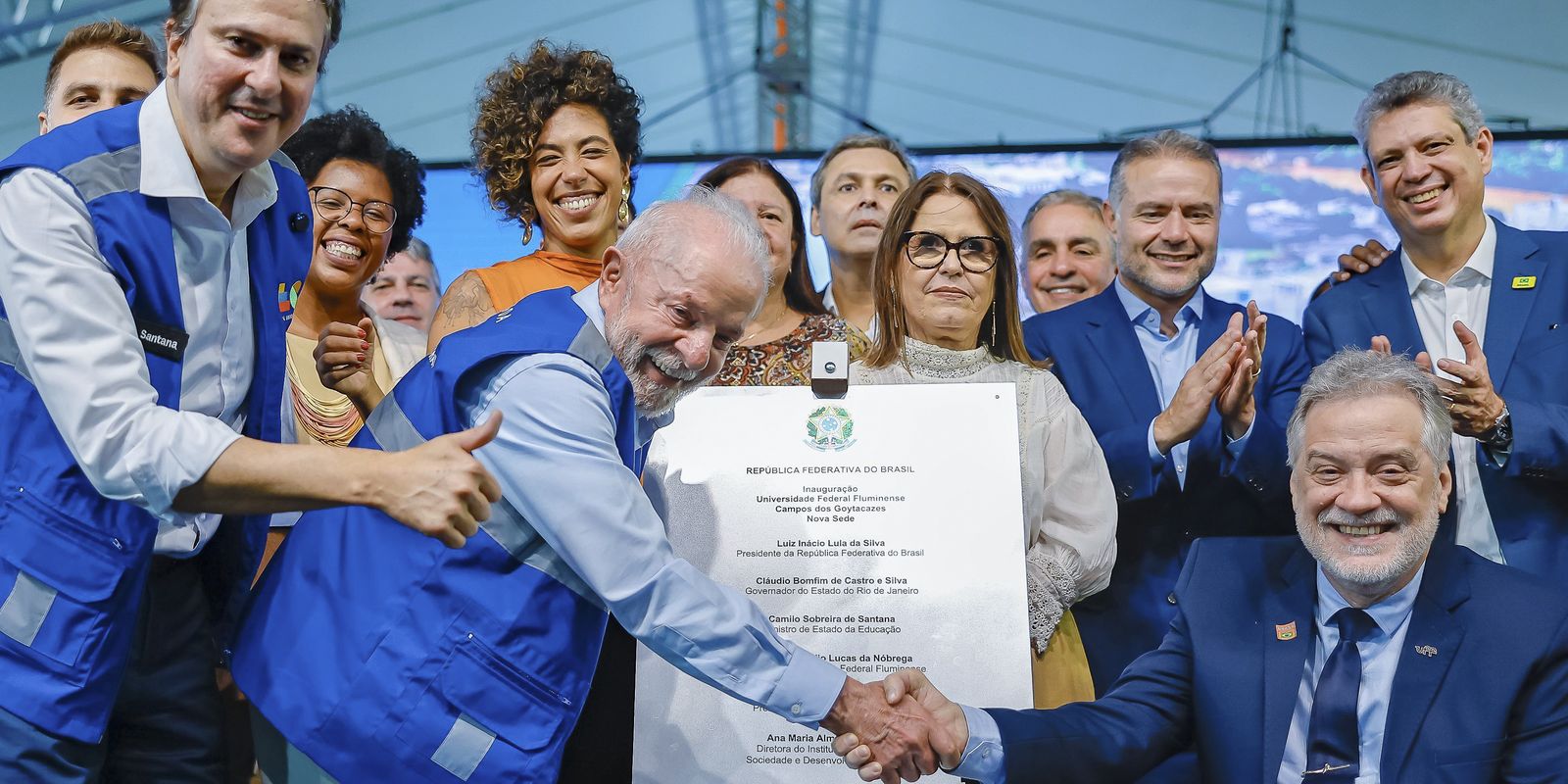 Lula inaugura prédios da UFF e anuncia edital para cursinhos populares Lula inaugura prédios da UFF e anuncia edital para cursinhos populares
