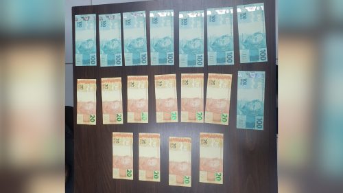 Polícia Federal intercepta entrega de cédulas falsas e apreende adolescente em Cascavel Imagem referente a Polícia Federal intercepta entrega de cédulas falsas e apreende adolescente em Cascavel