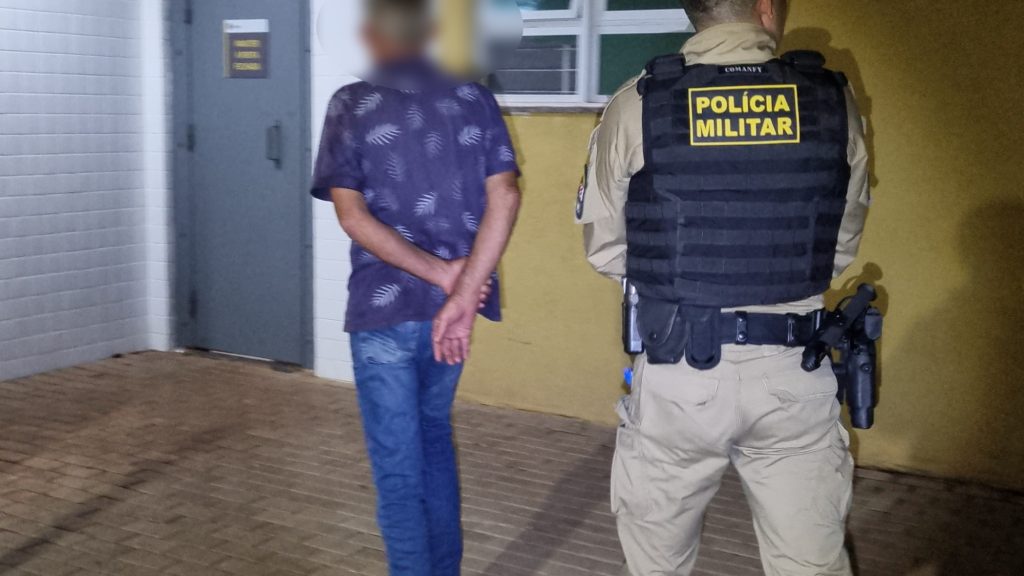 Homem é preso após ser acusado de agressão contra a esposa em Corbélia Homem é preso após ser acusado de agressão contra a esposa em Corbélia