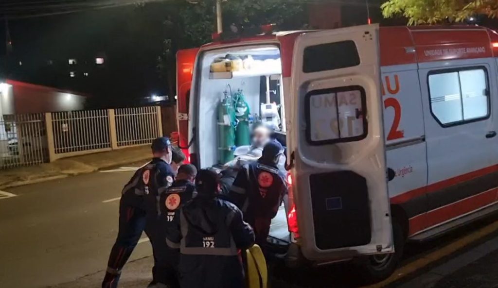 Após desmaio, homem de 56 anos é socorrido pelo Samu na Rua São Paulo