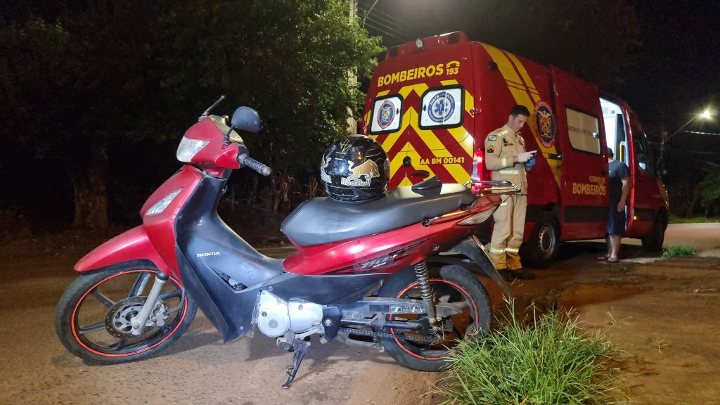 Motos batem em cruzamento no Cascavel Velho e homem fica ferido