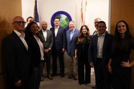 Governador discute programas turísticos e Ganhando o Mundo com prefeitos na Flórida Imagem referente a Governador discute programas turísticos e Ganhando o Mundo com prefeitos na Flórida