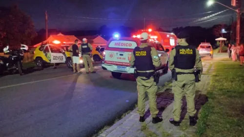 Homem transtornado ameaça pedestres com faca e morre ao se deparar com PM de folga Imagem referente a Homem transtornado ameaça pedestres com faca e morre ao se deparar com PM de folga