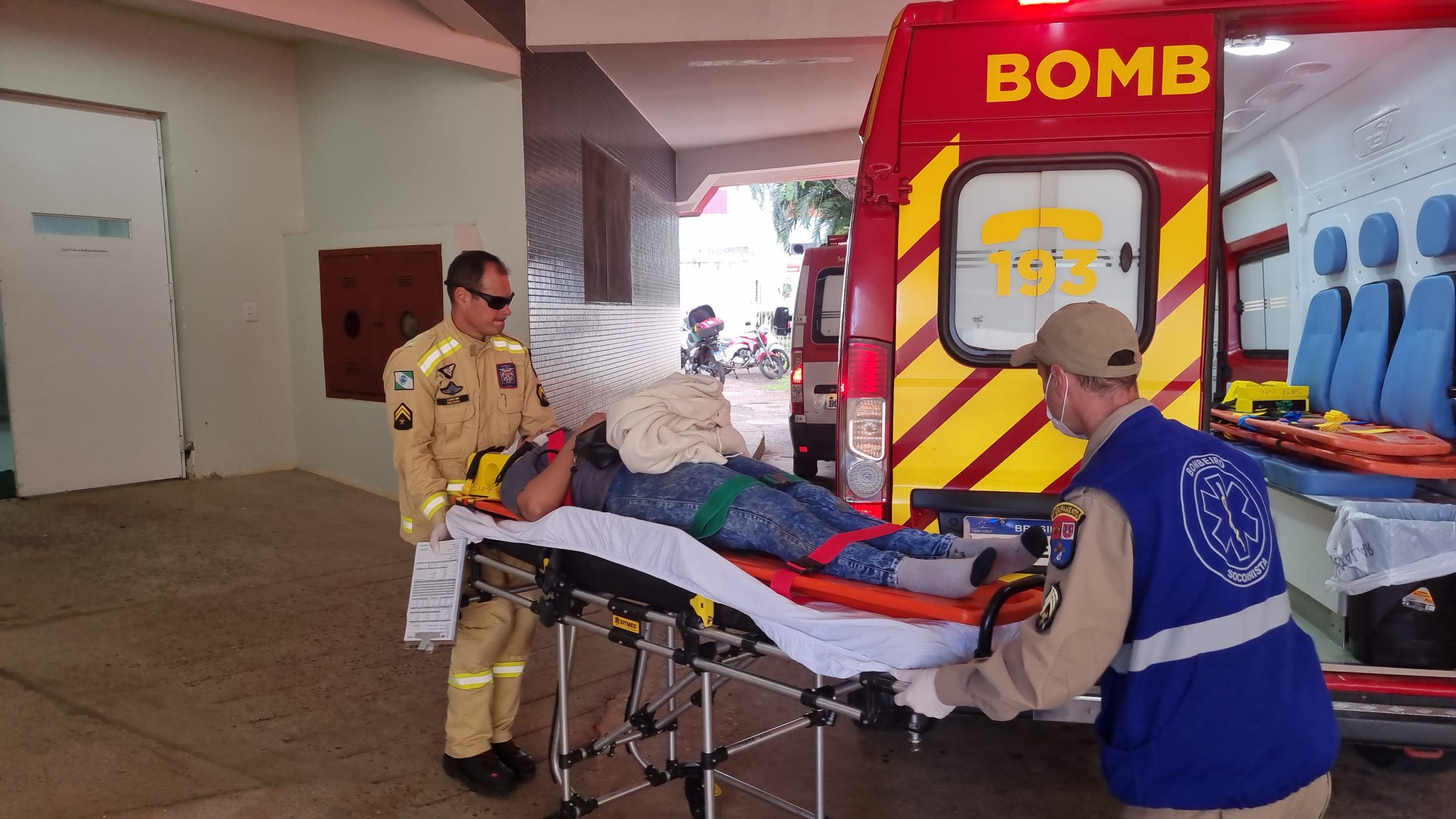 Trabalhadora sofre ferimentos na cabeça em acidente de trabalho nas margens da BR-277