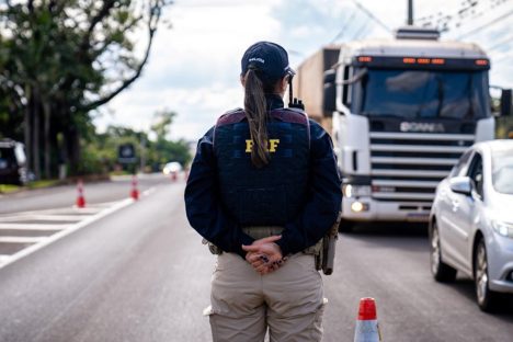 Operação Semana Santa 2025: PRF intensifica fiscalização nas rodovias federais Imagem referente a Operação Semana Santa 2025: PRF intensifica fiscalização nas rodovias federais
