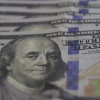 Imagem referente a Dólar chega perto dos R$ 5,90 com tensões comerciais