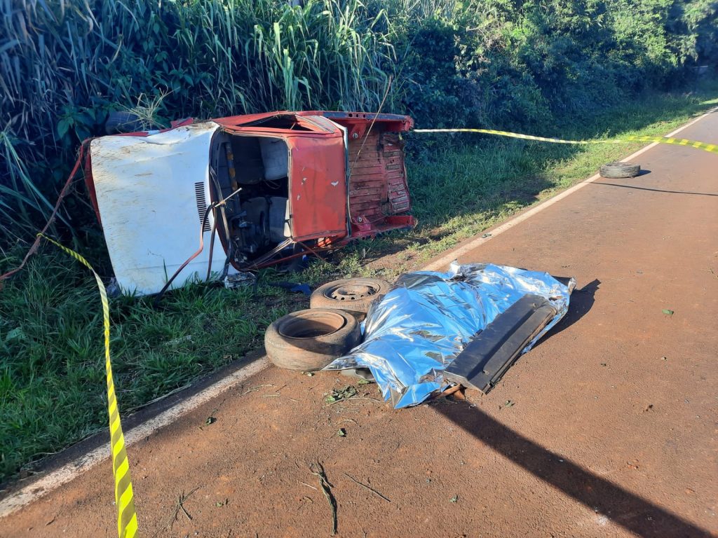 Homem de 51 anos morre após tombar Fiat Uno Pick-up na PR-473
