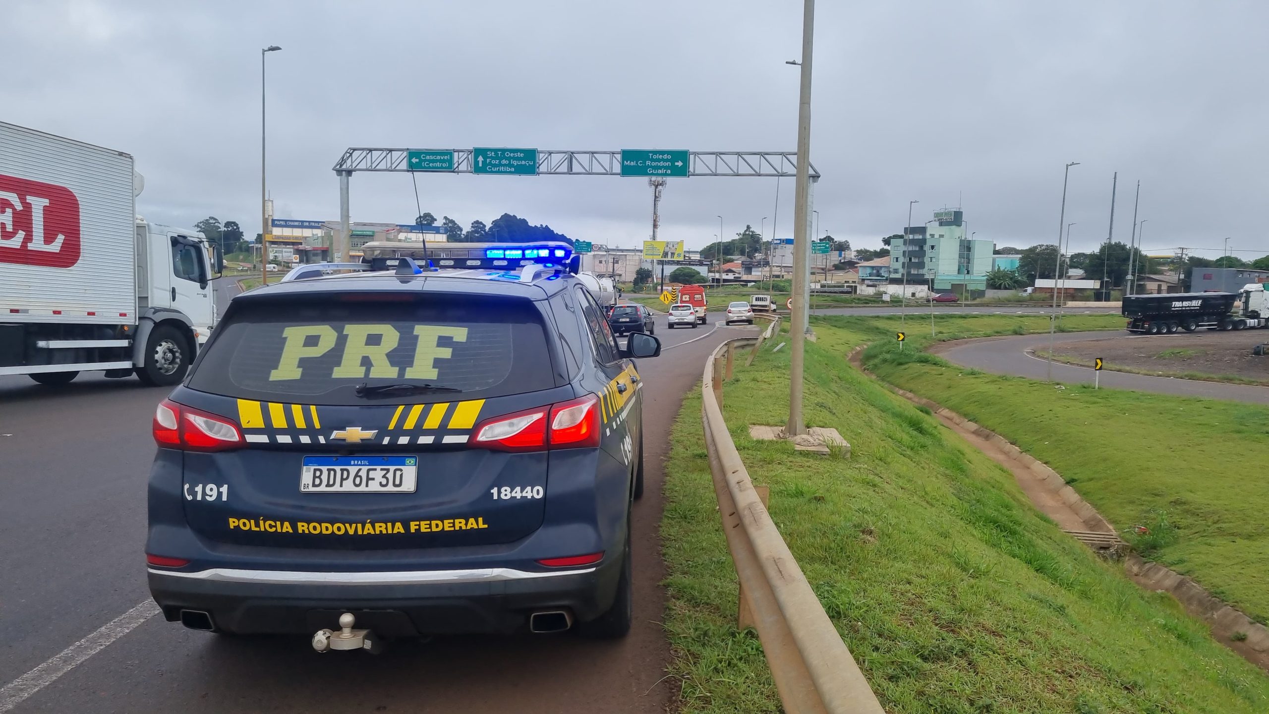 Samu atende pessoa ferida em acidente no Trevo Cataratas