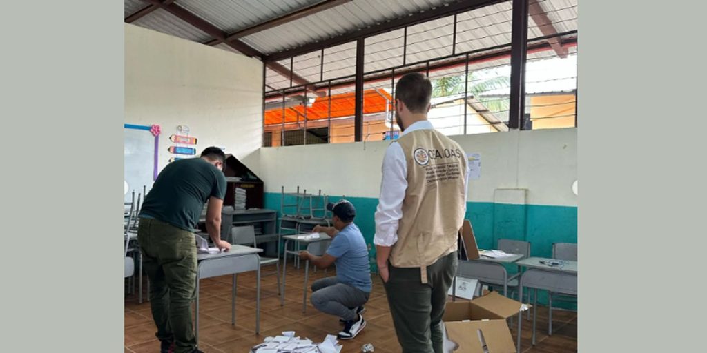 Observadores internacionais descartam fraude em eleição no Equador Observadores internacionais descartam fraude em eleição no Equador