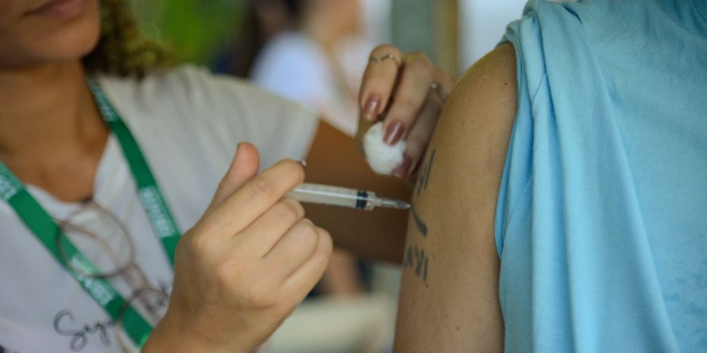 Rio amplia vacinação da gripe para os maiores de 6 meses de idade Rio amplia vacinação da gripe para os maiores de 6 meses de idade