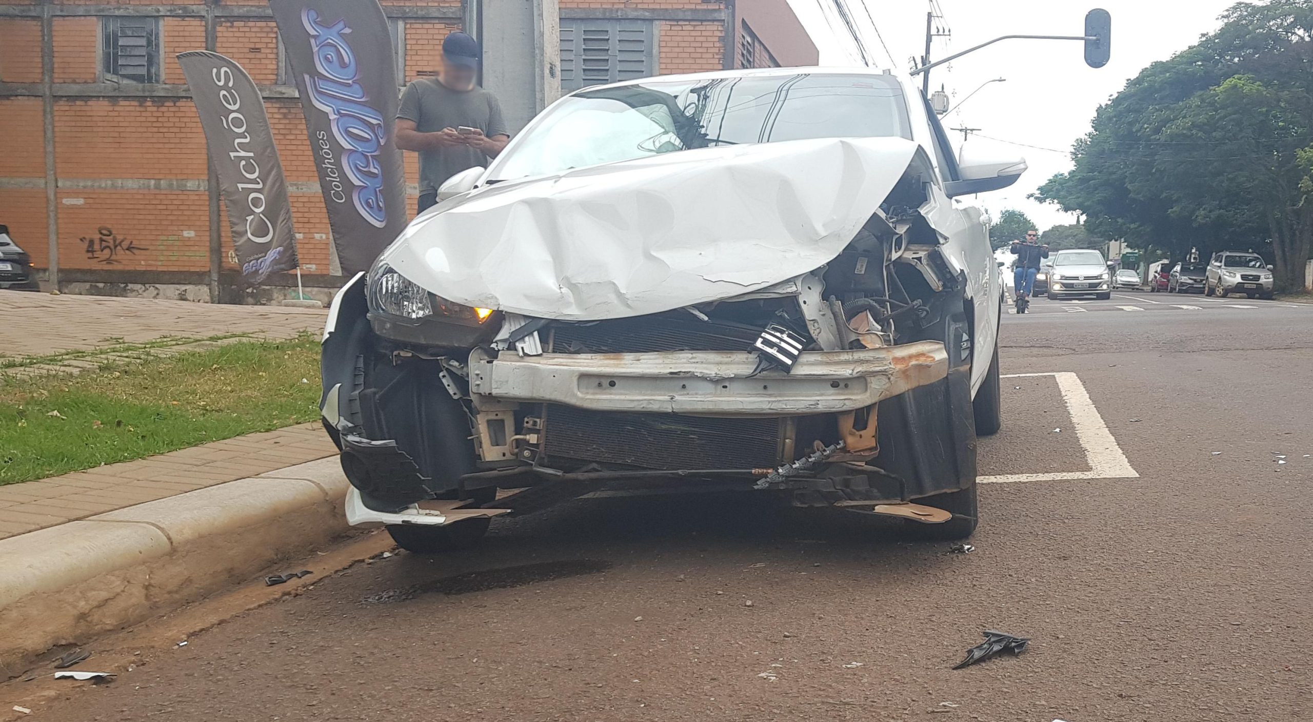 Prisma e Argo colidem no Centro de Cascavel