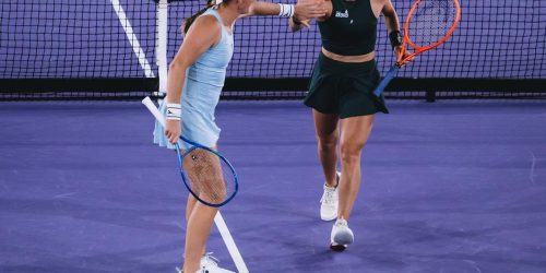 Dupla de Stefani volta a vencer e avança à semi do WTA de Stuttugart Imagem referente a Dupla de Stefani volta a vencer e avança à semi do WTA de Stuttugart