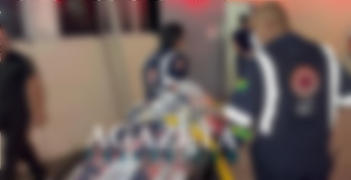Adolescente de 14 anos é baleado com seis tiros enquanto tomava tereré com amigos Adolescente de 14 anos é baleado com seis tiros enquanto tomava tereré com amigos