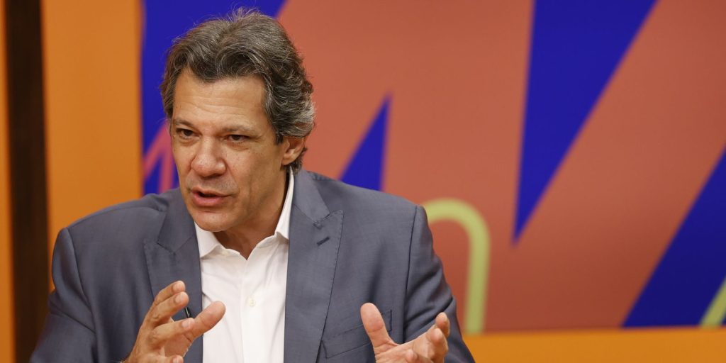 Haddad afirma que EUA são incoerentes ao tarifar o Brasil Haddad afirma que EUA são incoerentes ao tarifar o Brasil