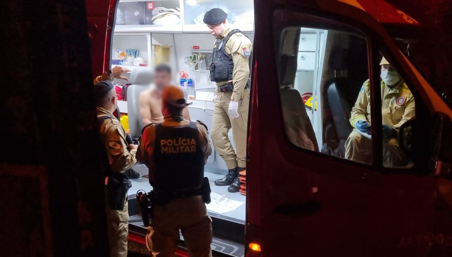 Homem fere o próprio pescoço com faca durante discussão familiar no Brasmadeira