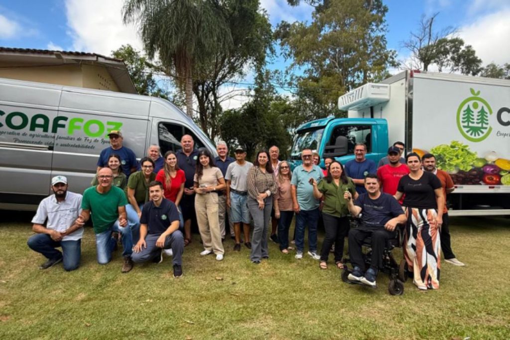 Cooperativa recebe do Estado veículos para fortalecer entrega de alimentos escolares Cooperativa recebe do Estado veículos para fortalecer entrega de alimentos escolares