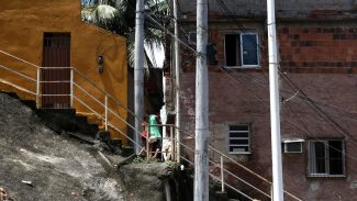 Pretos e pardos têm menos acesso à infraestrutura urbana que brancos
