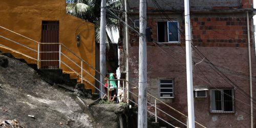 Pretos e pardos têm menos acesso à infraestrutura urbana que brancos Imagem referente a Pretos e pardos têm menos acesso à infraestrutura urbana que brancos