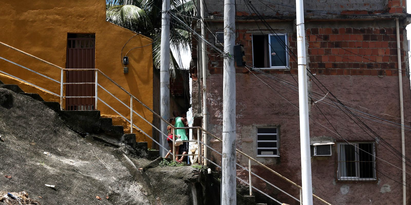 Pretos e pardos têm menos acesso à infraestrutura urbana que brancos
