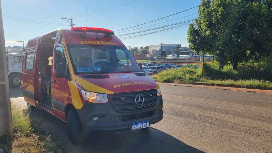 Jovem fica ferida após colisão entre carro e moto no acesso ao Bairro Brasmadeira