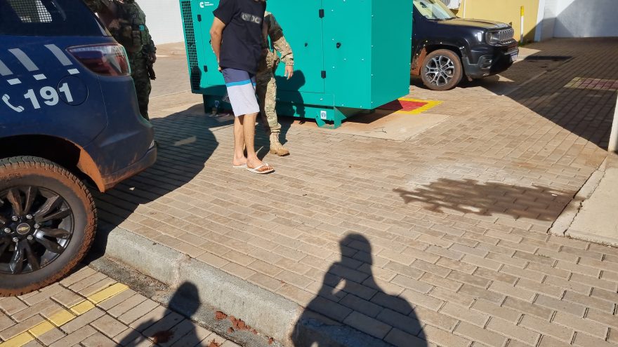 Odor de maconha em carro clonado leva à detenção de jovem na BR-163