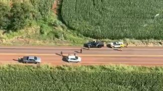 Imagens aéreas do Falcão 13 revelam momento da interceptação de veículo com drogas no Oeste do Paraná
