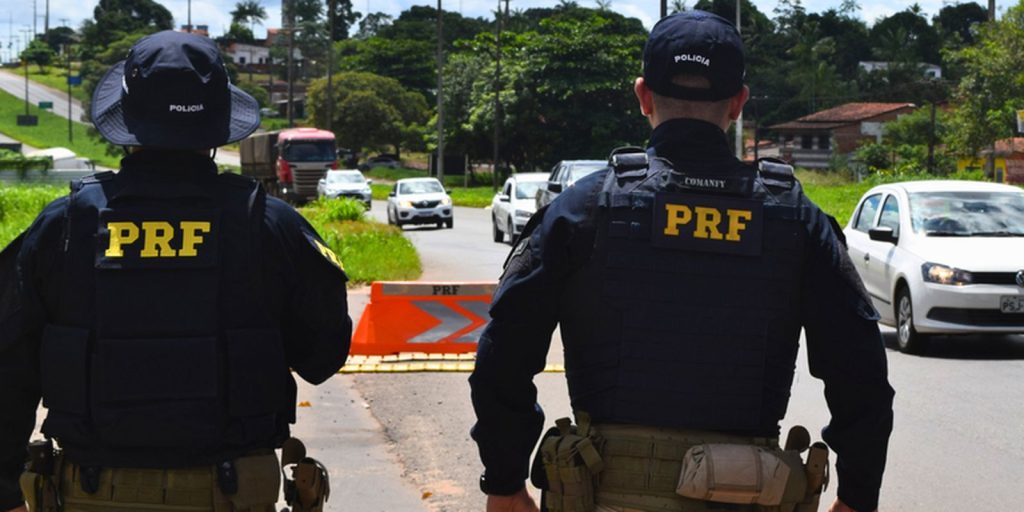 PRF inicia operação de feriado nas rodovias federais PRF inicia operação de feriado nas rodovias federais