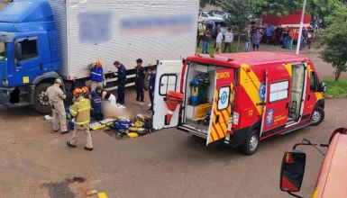 Imagem referente a Mulher de 80 anos é vítima fatal em atropelamento por caminhão