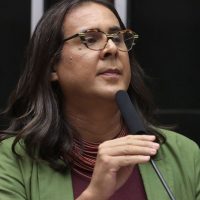 Imagem referente a Deputada Duda Salabert diz ter gênero alterado em visto para os EUA