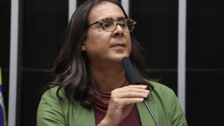 Deputada Duda Salabert diz ter gênero alterado em visto para os EUA