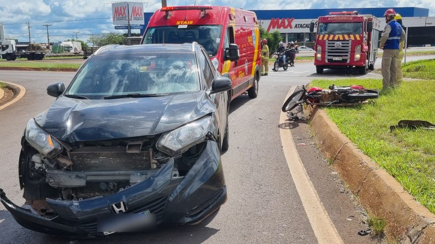 Motociclista é socorrido pelo Siate após acidente no Trevo Guarujá em Cascavel